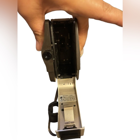 Vintage Bell & Howell 339 Autoload Focus-Matic 8mm Movie Camera + Original Case - Picture 10 of 11